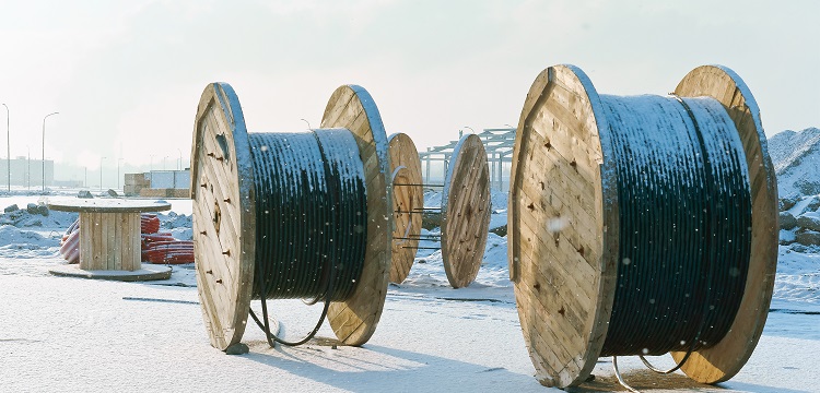 如何判斷危廢和固廢 危廢和固廢的判定標(biāo)準(zhǔn)?租用農(nóng)田處理廢油桶致土壤污染 ，三家出售危廢的公司被列為共同被告，這三家公司將面臨哪些處罰  健明迪檢測(cè)